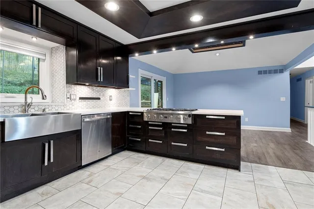 $389,000 | 5417 Northwest Walden Drive, Kansas City, MO 64151