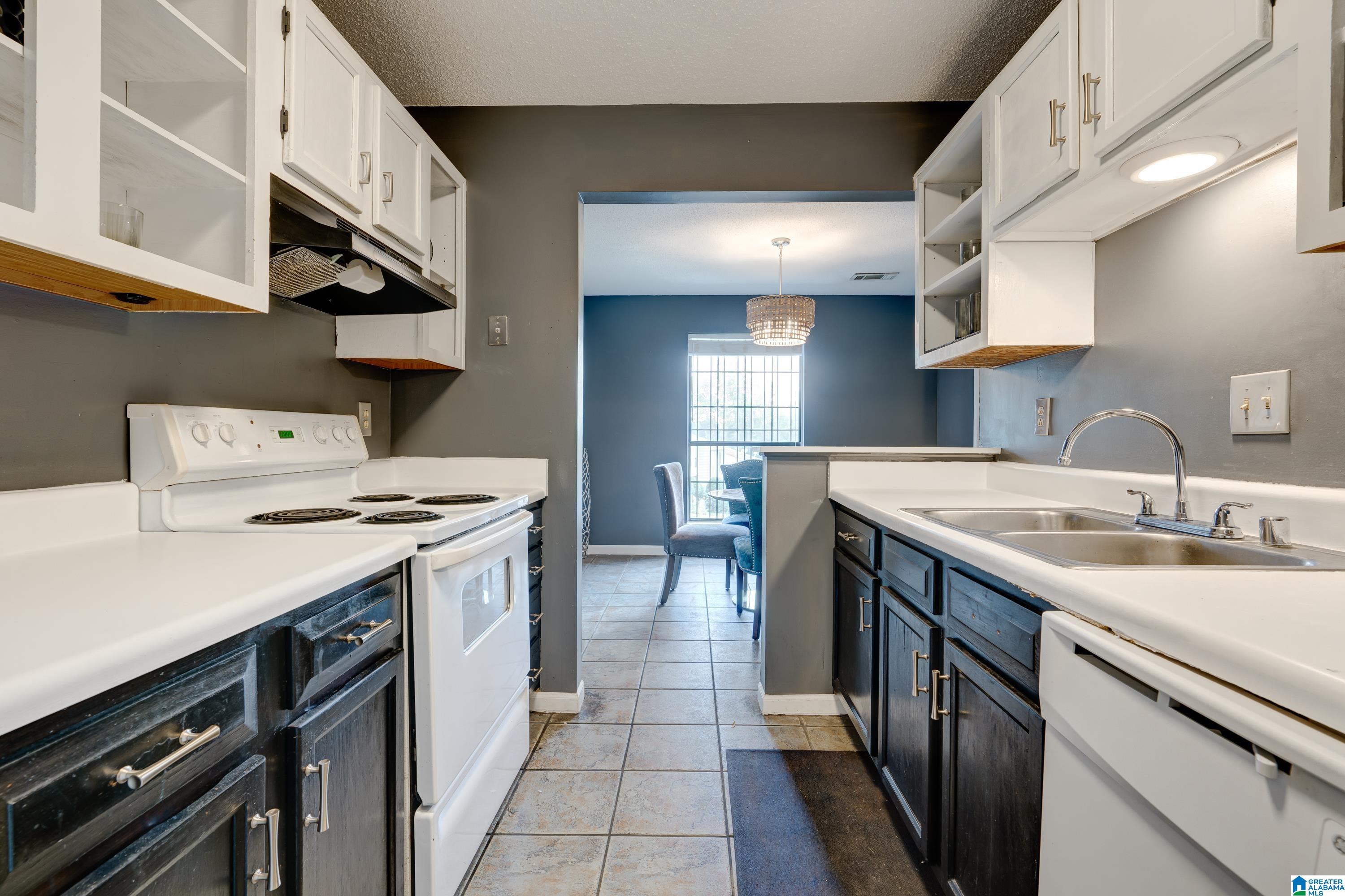 6137 Crest Green Road Birmingham, AL 35212 - Photo 9 of 26