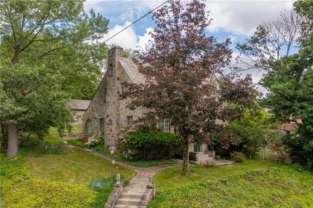 2 Crescent Drive Pittsburgh, PA 15228 - Photo 39 of 48 a backyard of a house with lots of green space