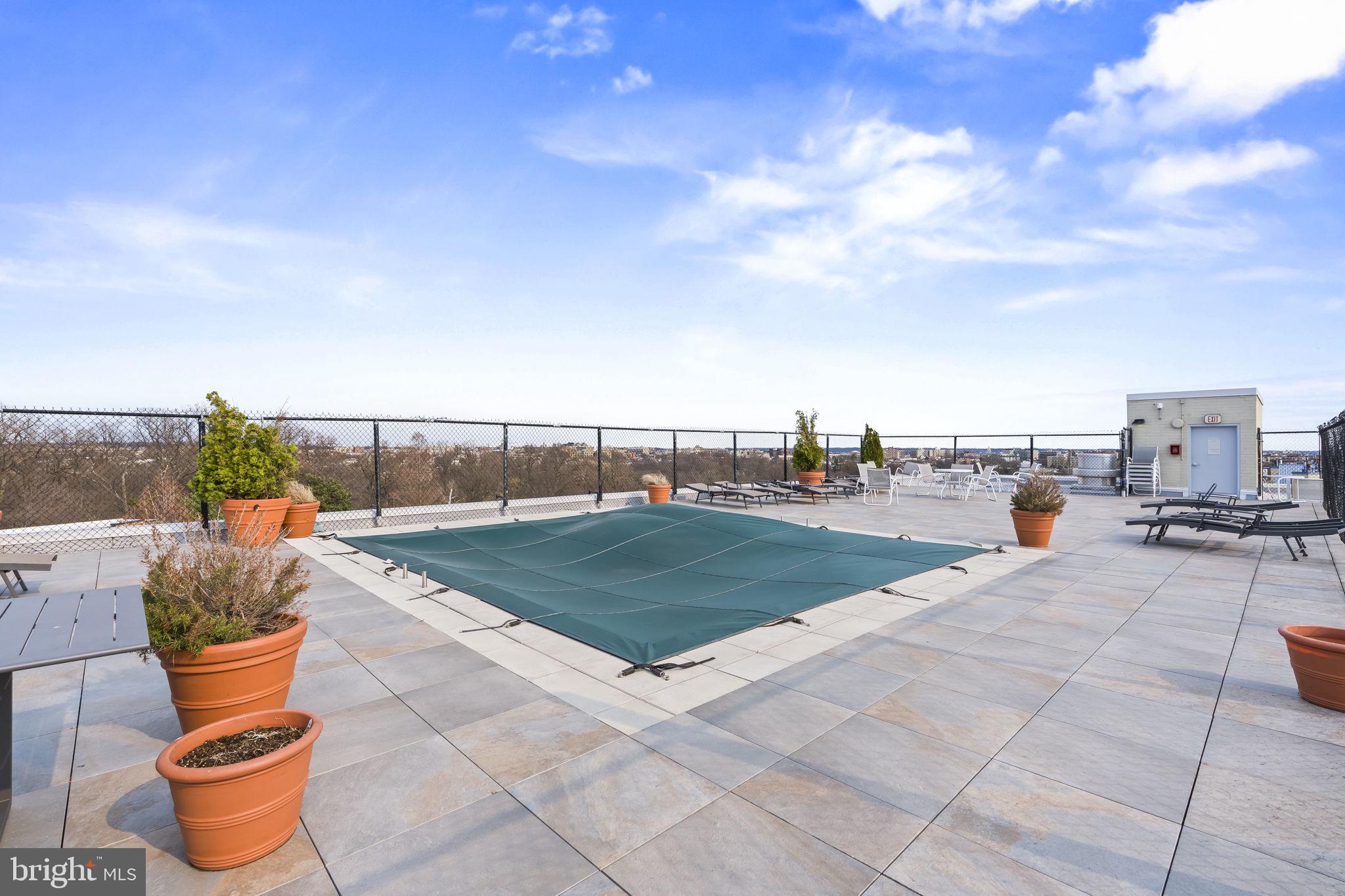 2829 Connecticut Avenue Northwest, Unit 503 Washington, DC 20008 - Photo 24 of 28 Pool deck