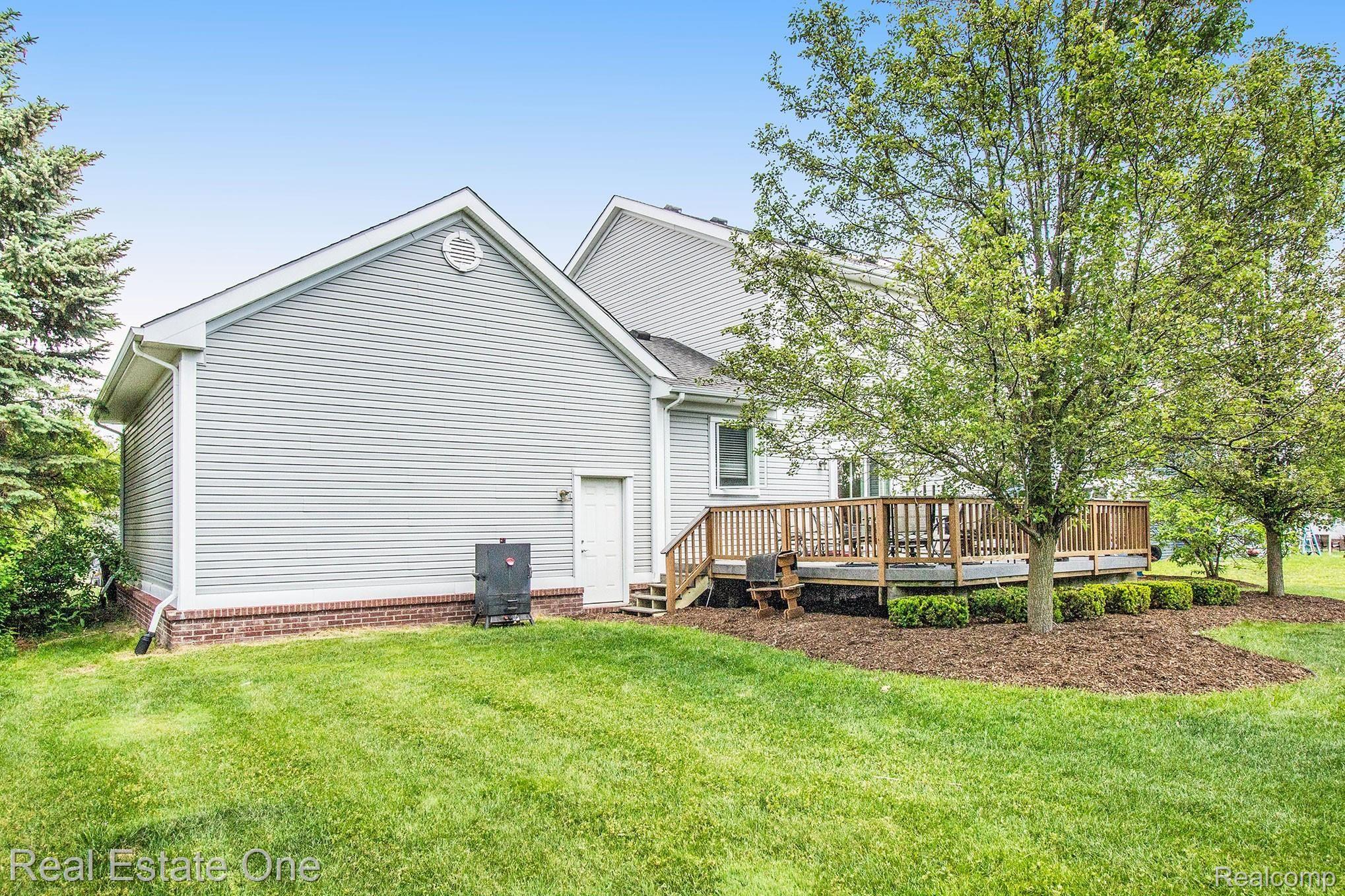 20877 Gill Road Farmington, MI 48335 - Photo 3 of 32 IMG_7565.jpg