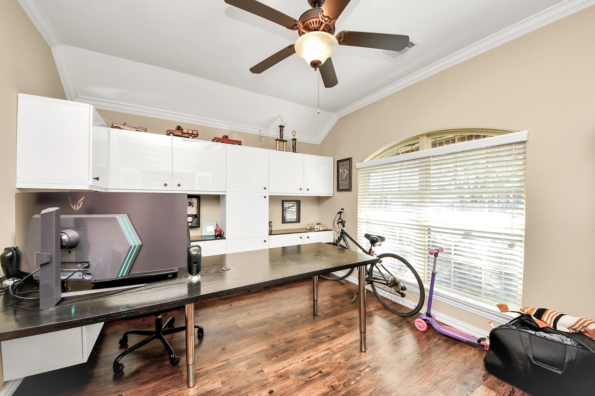 7502 Simpson Springs Lane Spring, TX 77389 - Photo 11 of 38 a workspace with furniture and a window