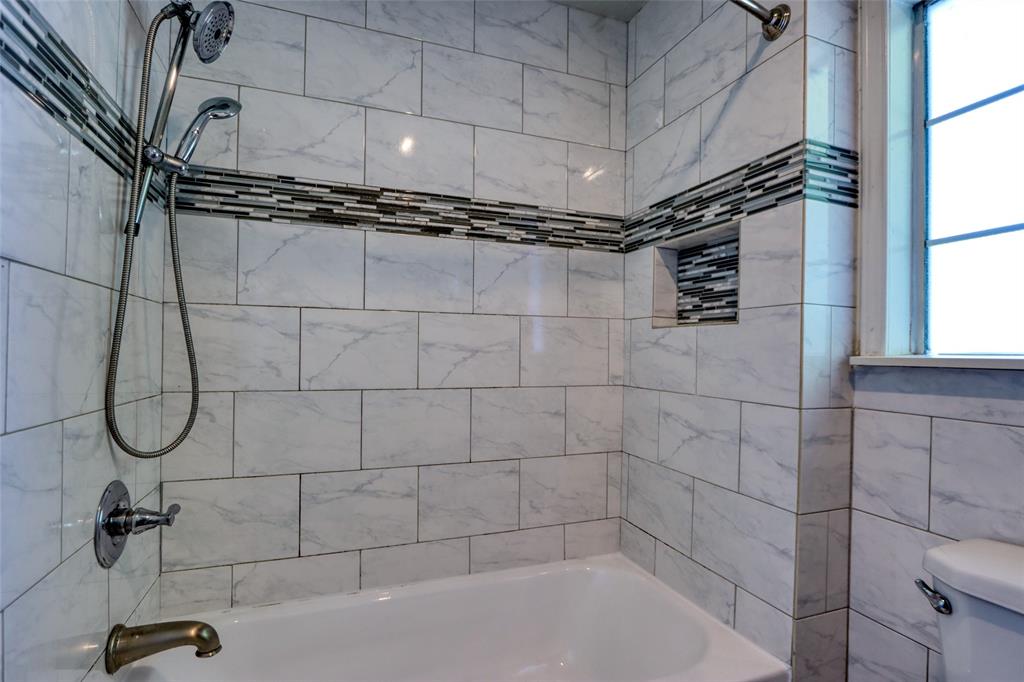 2222 Houston Street Grand Prairie, TX 75050 - Photo 12 of 24