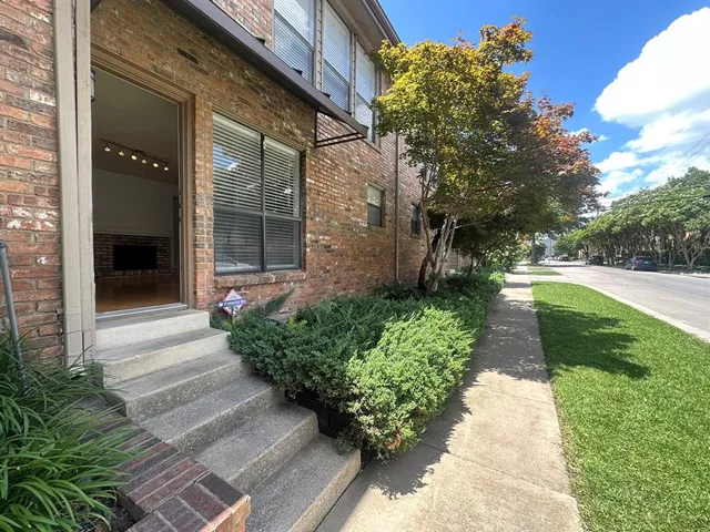 $1,100 | 4049 Herschel Avenue, Unit F, Dallas, TX 75219