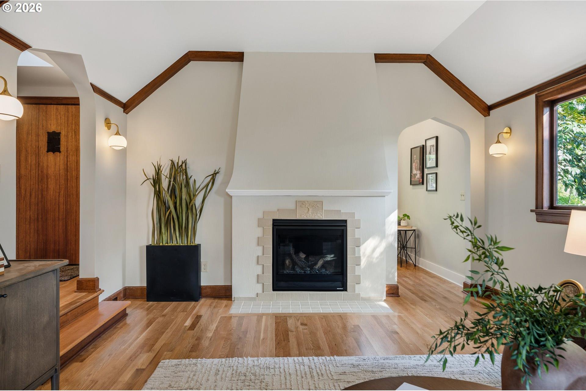 3148 Southwest Fairview Boulevard Portland, OR 97205 - Photo 9 of 45 Fireplace Gas