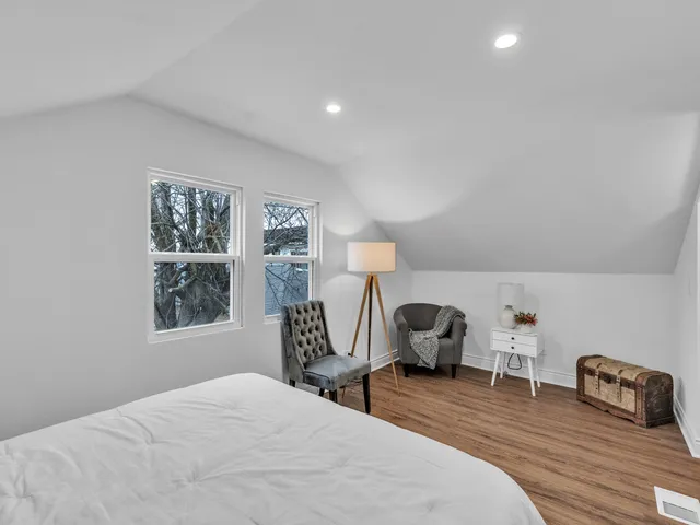 $319,999 | 2343 Ridgeland Avenue, Berwyn, IL 60402