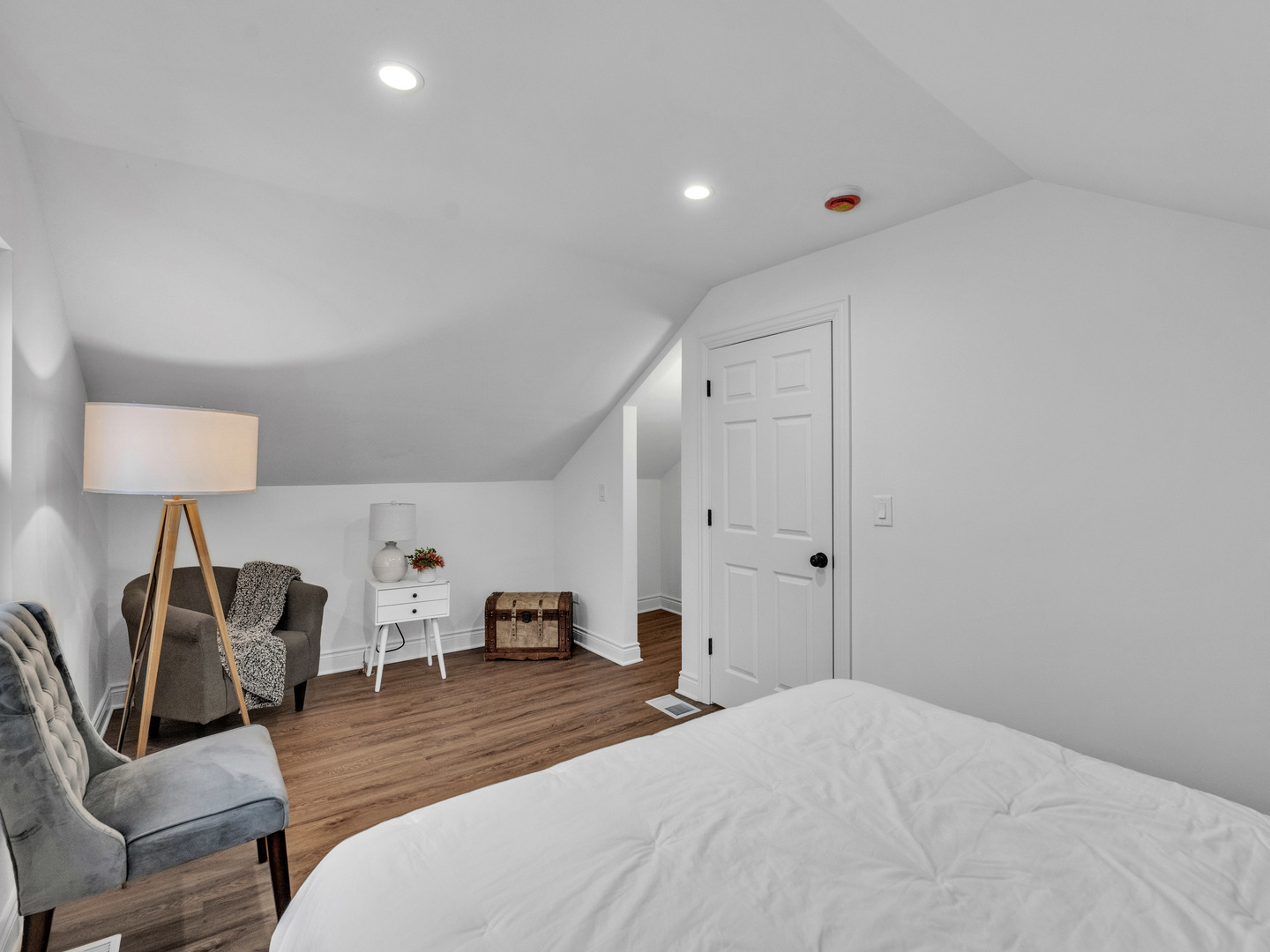 2343 Ridgeland Avenue Berwyn, IL 60402 - Photo 26 of 30 a spacious bedroom with a bed and a lamp on desk