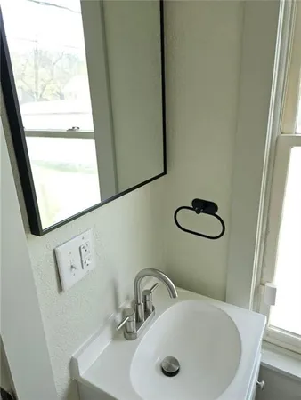 $309,000 | 435 Benton Avenue, Excelsior Springs, MO 64024