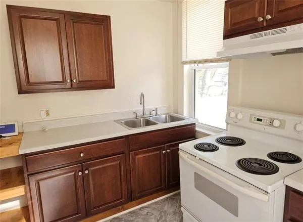 $309,000 | 435 Benton Avenue, Excelsior Springs, MO 64024