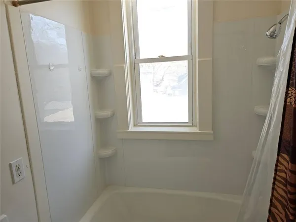 $309,000 | 435 Benton Avenue, Excelsior Springs, MO 64024