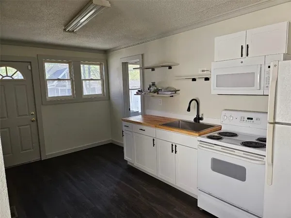 $309,000 | 435 Benton Avenue, Excelsior Springs, MO 64024