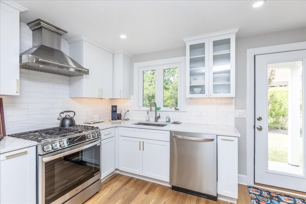 47 Cherry Street Newton, MA 02465 - Photo 4 of 41