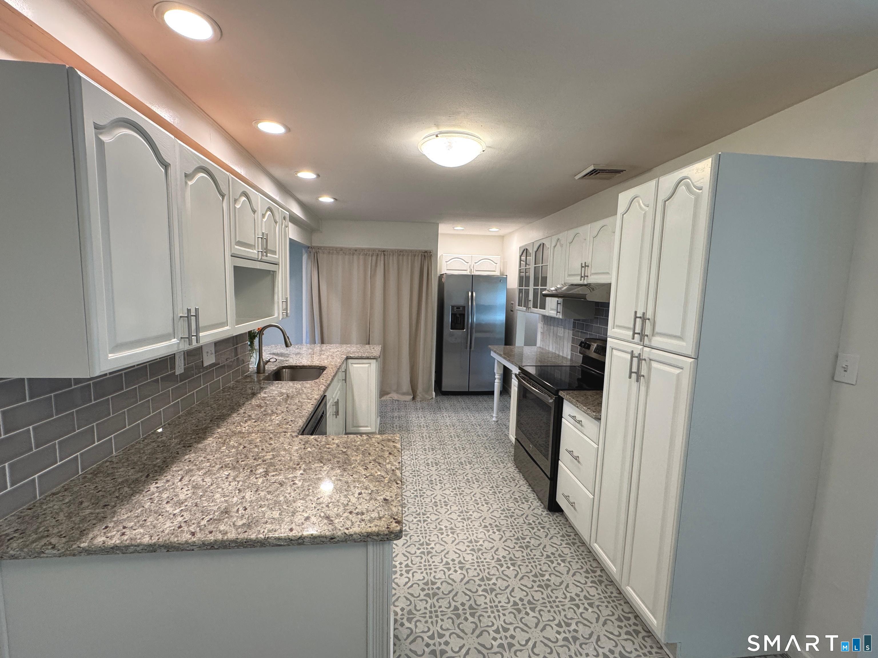 77 Curtis Road Glastonbury, CT 06033 - Photo 6 of 26 Gallery Image 6