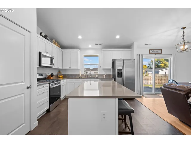 $340,000 | 129 Southwest Eagle Drive, Boardman, OR 97818