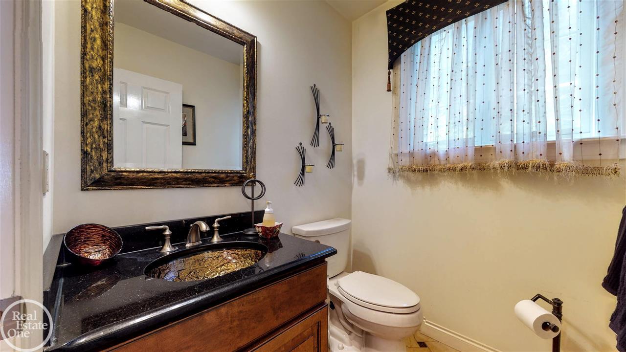 246 Ridgemont Road Grosse Pointe, MI 48236 - Photo 16 of 28 50010364-15.JPG