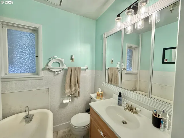 $258,000 | 338 Inland Drive, Canyon City, OR 97820