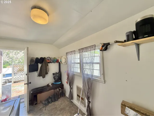 $258,000 | 338 Inland Drive, Canyon City, OR 97820