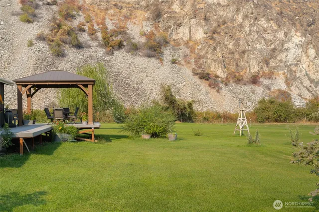 a view of an outdoor space yard and entertaining space