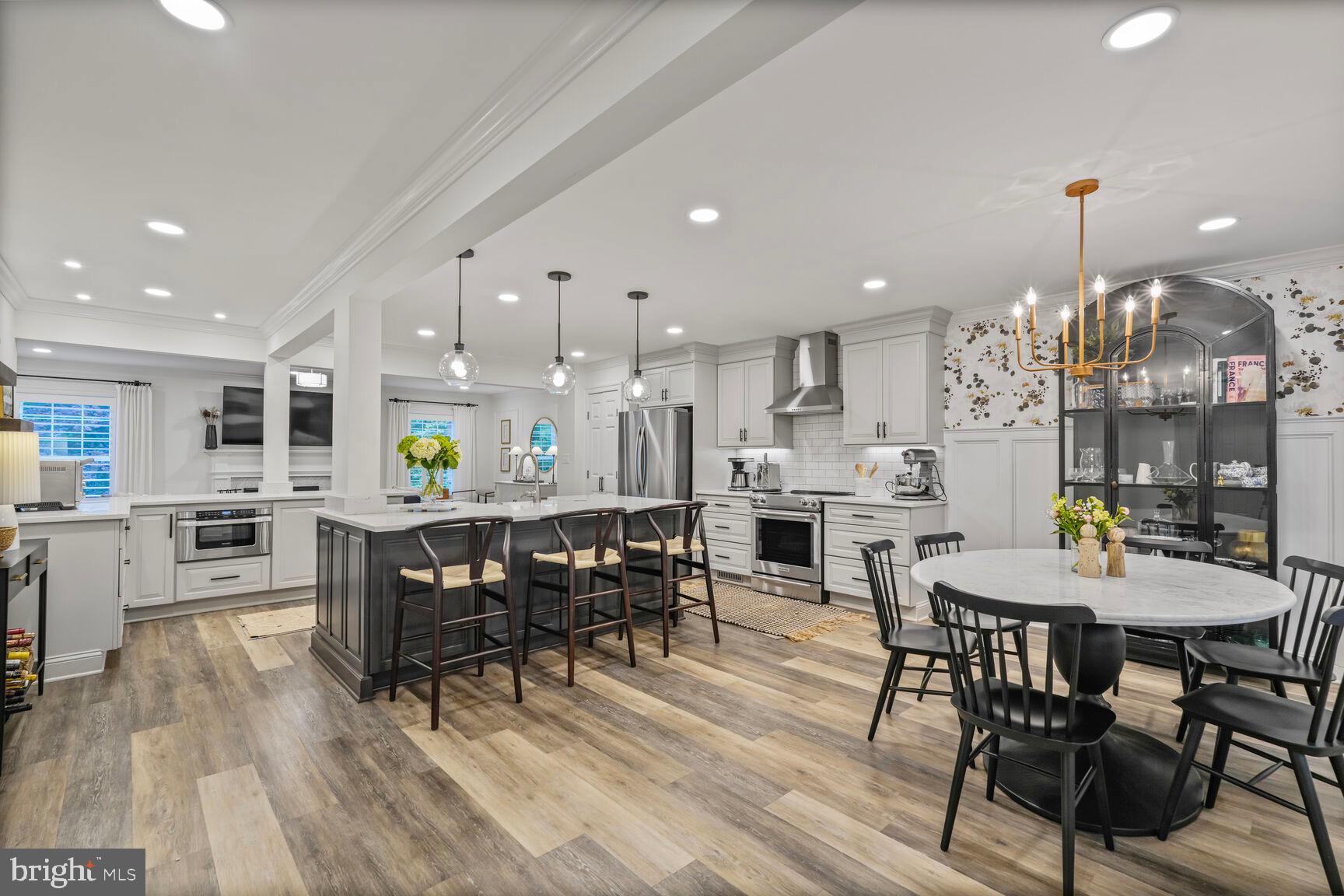 2327 North Glebe Road Arlington, VA 22207 - Photo 4 of 25 a view of a dining area with furniture