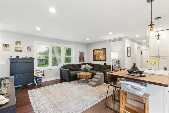 $379,500 | 5 Daffodil Lane, Madison, WI 53714