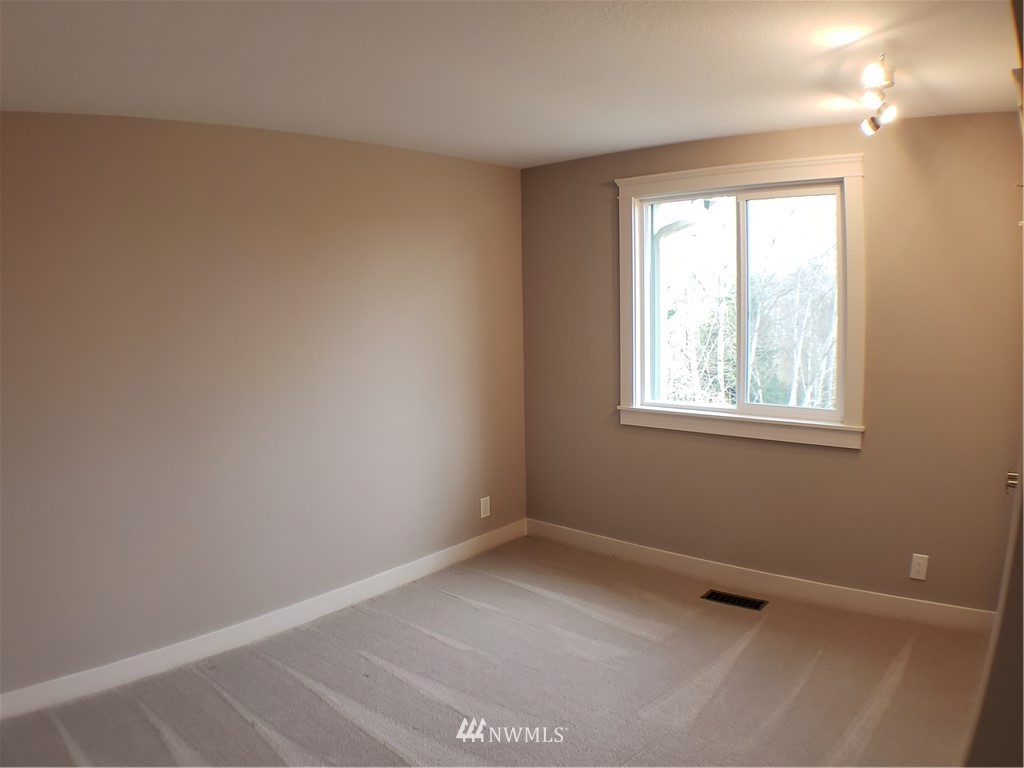 502 224 Place Southeast Bothell, WA 98021 - Photo 32 of 39 an empty room with a window