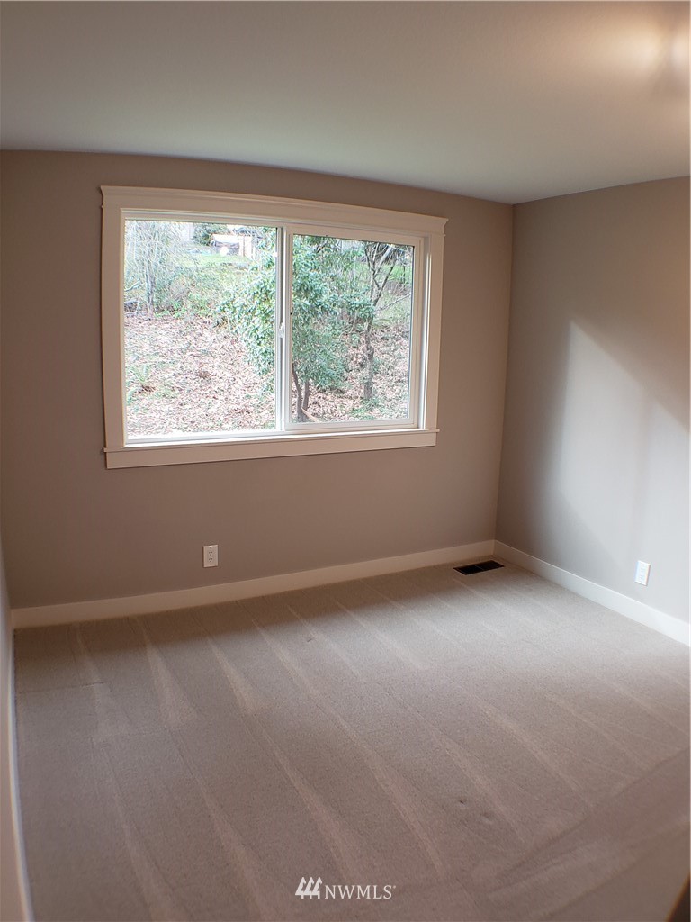 502 224 Place Southeast Bothell, WA 98021 - Photo 33 of 39 an empty room with a window