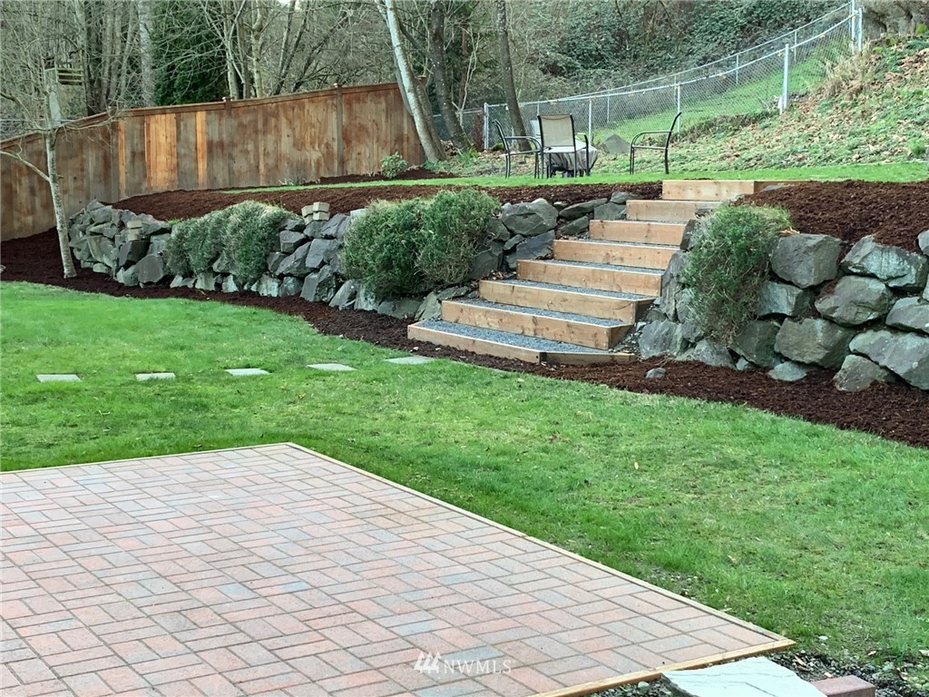 502 224 Place Southeast Bothell, WA 98021 - Photo 38 of 39 a view of a backyard with plants and a bench