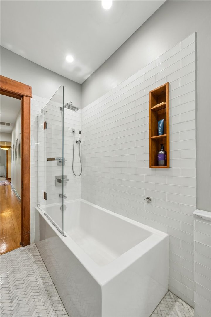 521 West Surf Street, Unit 3 Chicago, IL 60657 - Photo 9 of 20