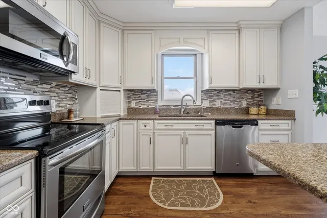 $385,000 | 1006 Woodridge Street, Brownsburg, IN 46112