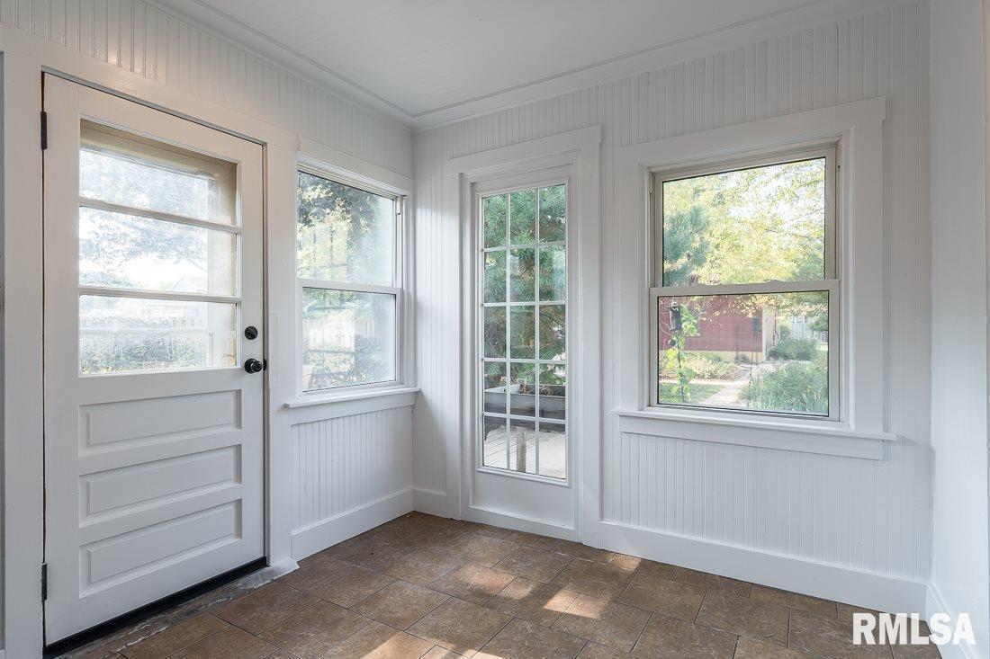 2432 Jersey Ridge Road Davenport, IA 52803 - Photo 11 of 22 Gallery Image 11