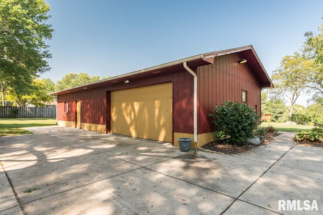 2432 Jersey Ridge Road Davenport, IA 52803 - Photo 8 of 22 Gallery Image 8