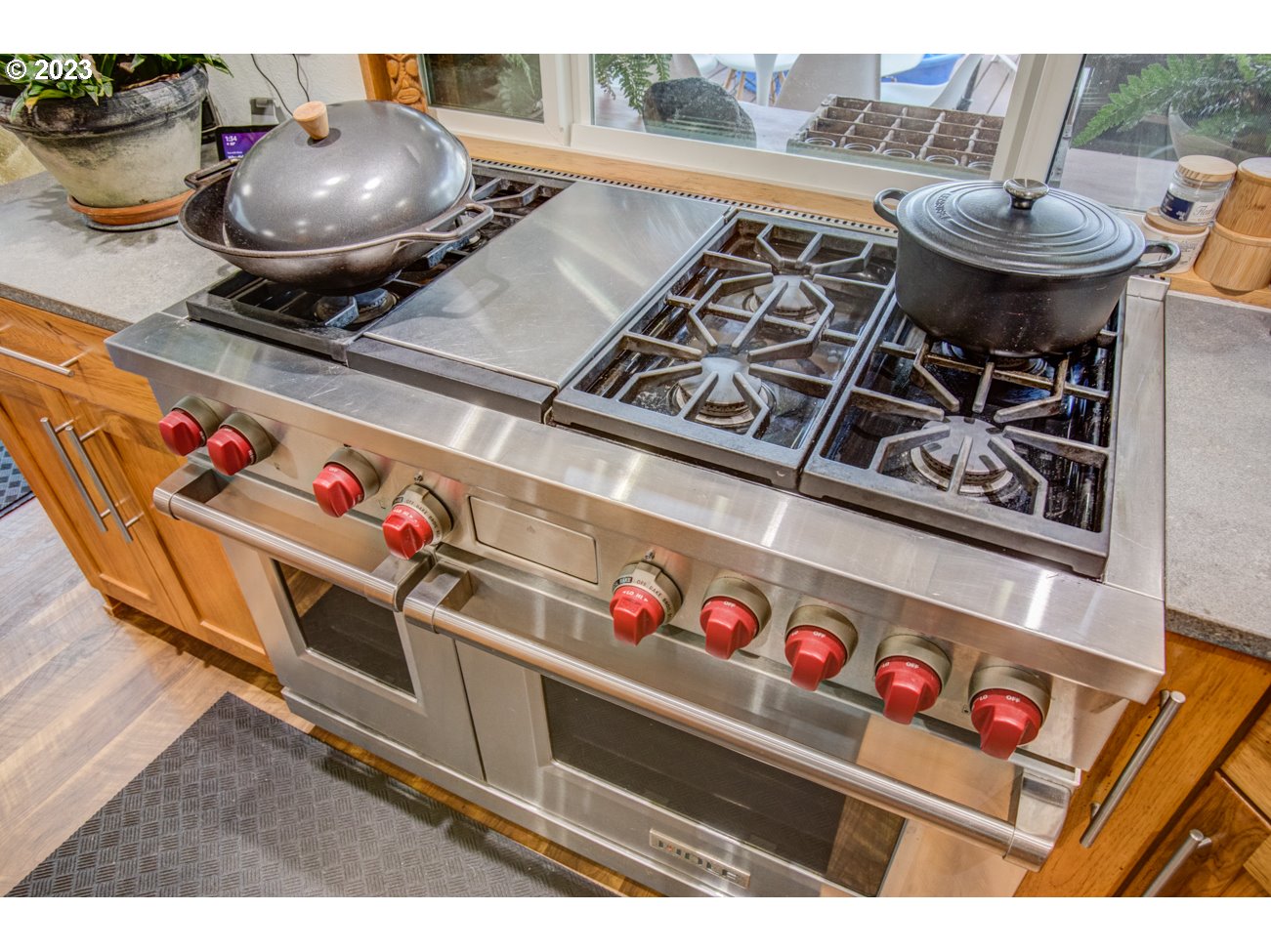 173 Northeast Bridgeton Road, Unit 24 Portland, OR 97211 - Photo 17 of 36 a close view of stove