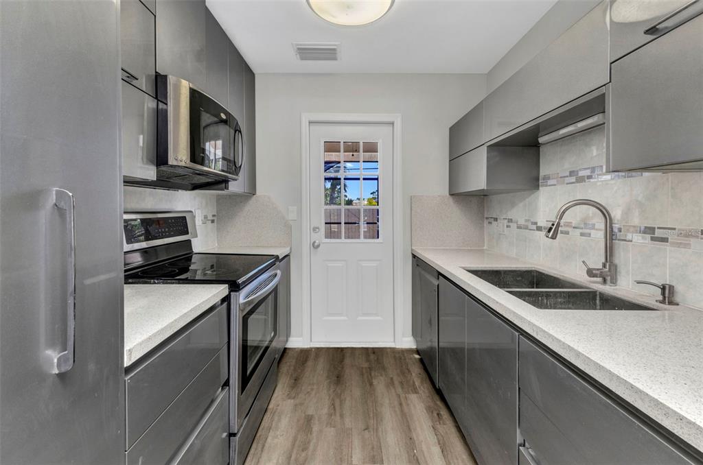 428 Briarwood Road Venice, FL 34293 - Photo 14 of 41