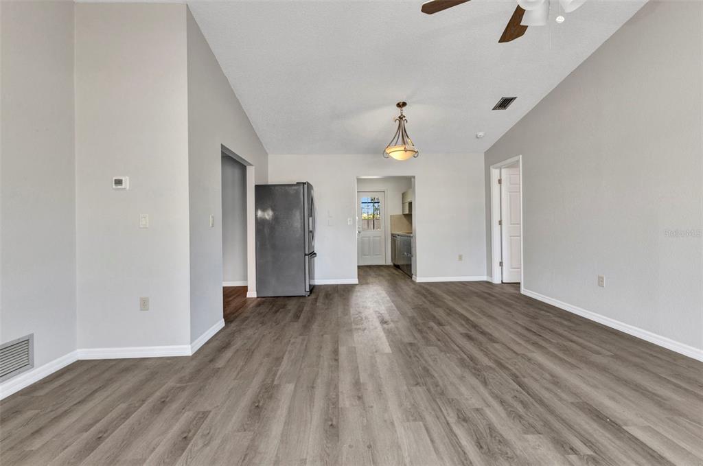 428 Briarwood Road Venice, FL 34293 - Photo 8 of 41