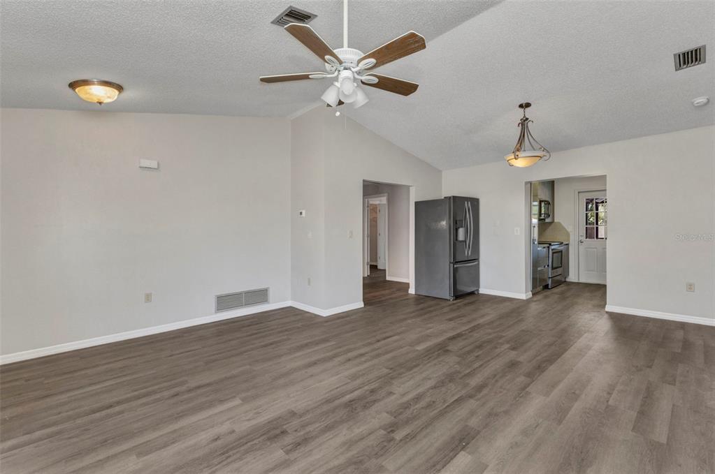 428 Briarwood Road Venice, FL 34293 - Photo 10 of 41