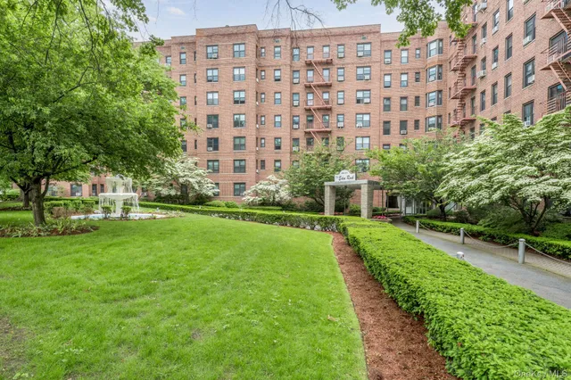 $245,000 | 84-01 Main Street, Unit 221 | Briarwood