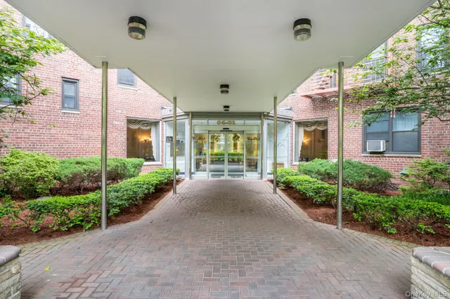 $245,000 | 84-01 Main Street, Unit 221 | Briarwood