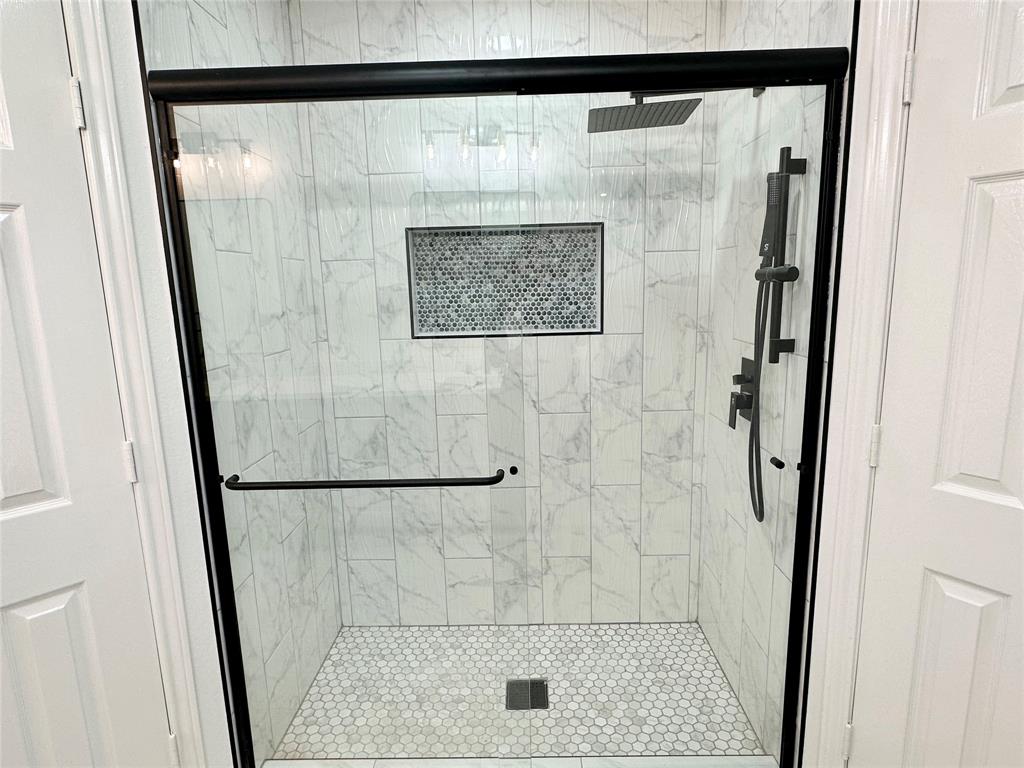 601 Short Street McKinney, TX 75069 - Photo 14 of 28 a bathroom with a shower