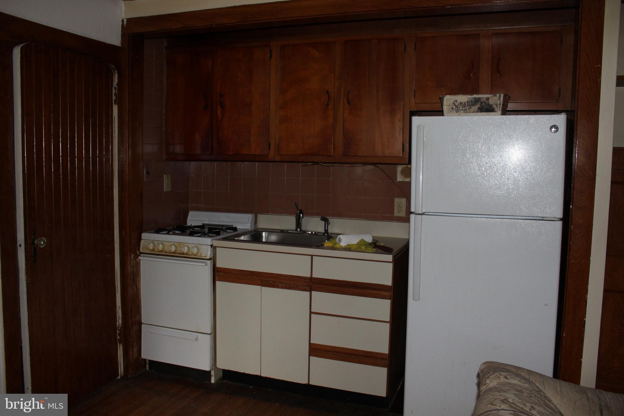 301 Hampden Road Upper Darby, PA 19082 - Photo 4 of 15