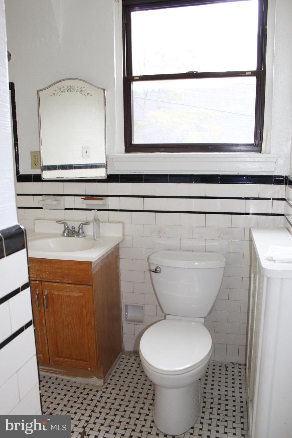 301 Hampden Road Upper Darby, PA 19082 - Photo 6 of 15