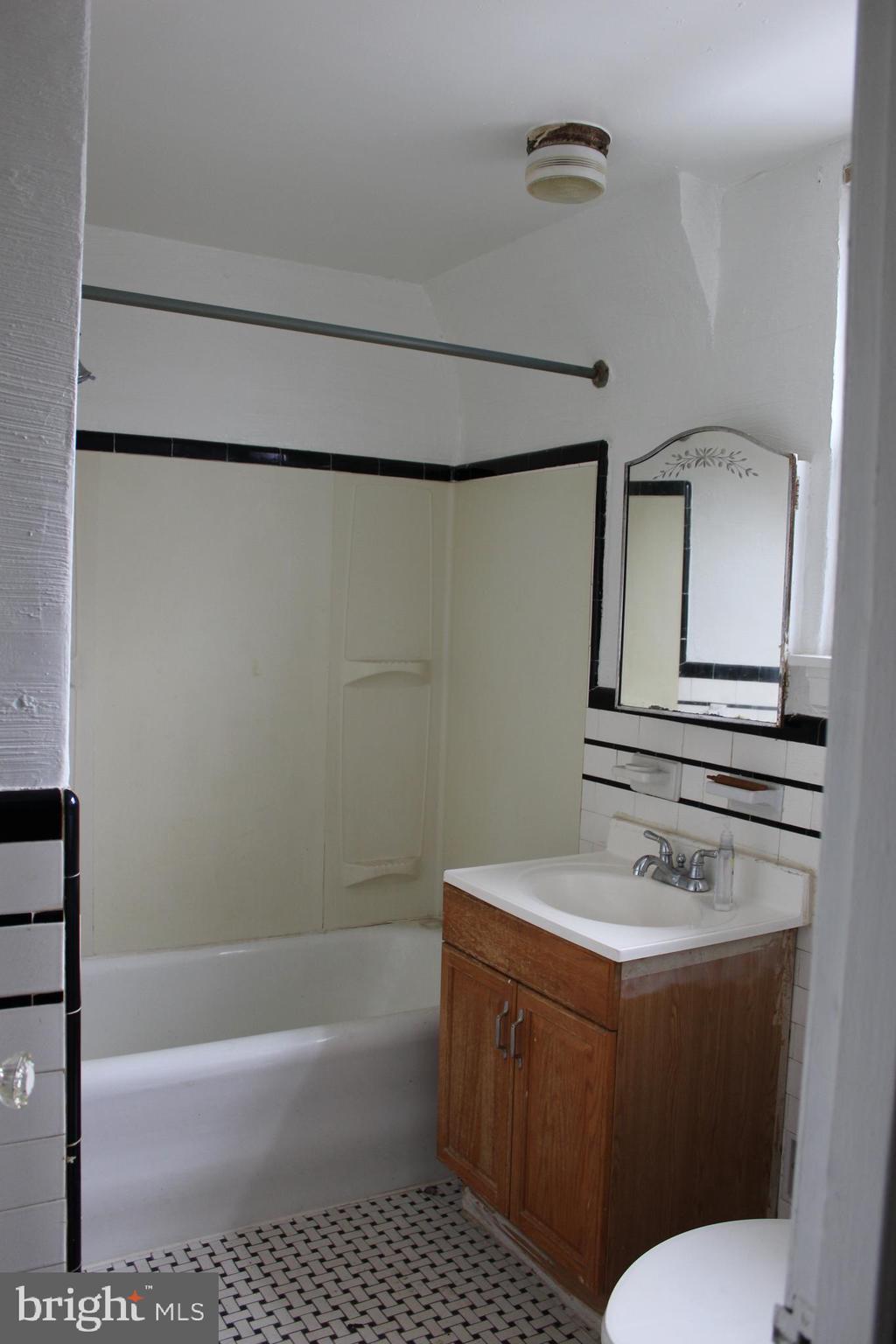 301 Hampden Road Upper Darby, PA 19082 - Photo 7 of 15