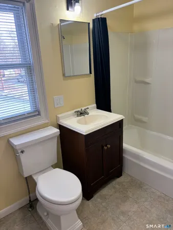 $1,900 | 8-2 Lewis Avenue, Westbrook, CT 06498