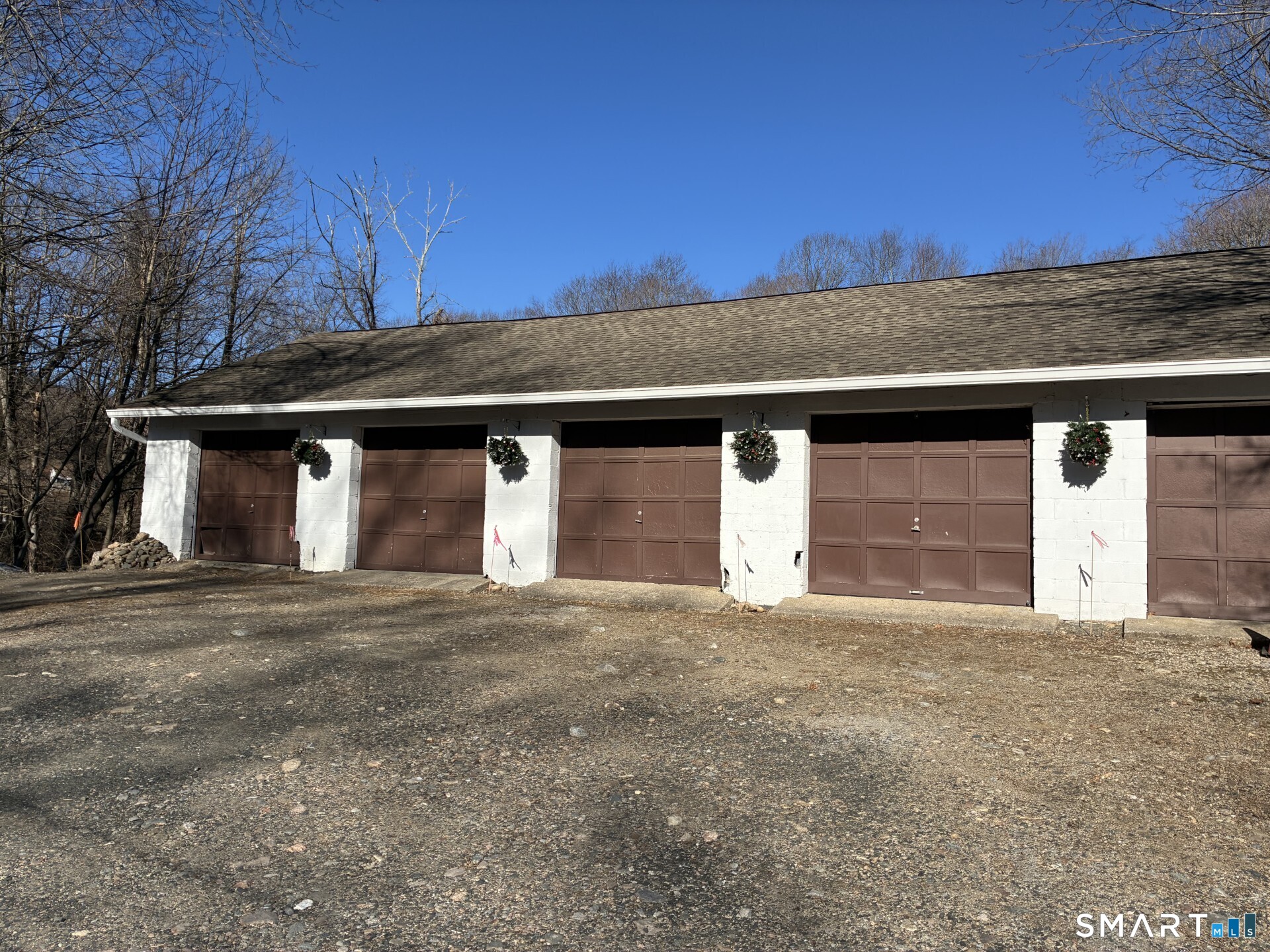 92 A Huntingtown Road Newtown, CT 06470 - Photo 5 of 27 1 car garage included with rent