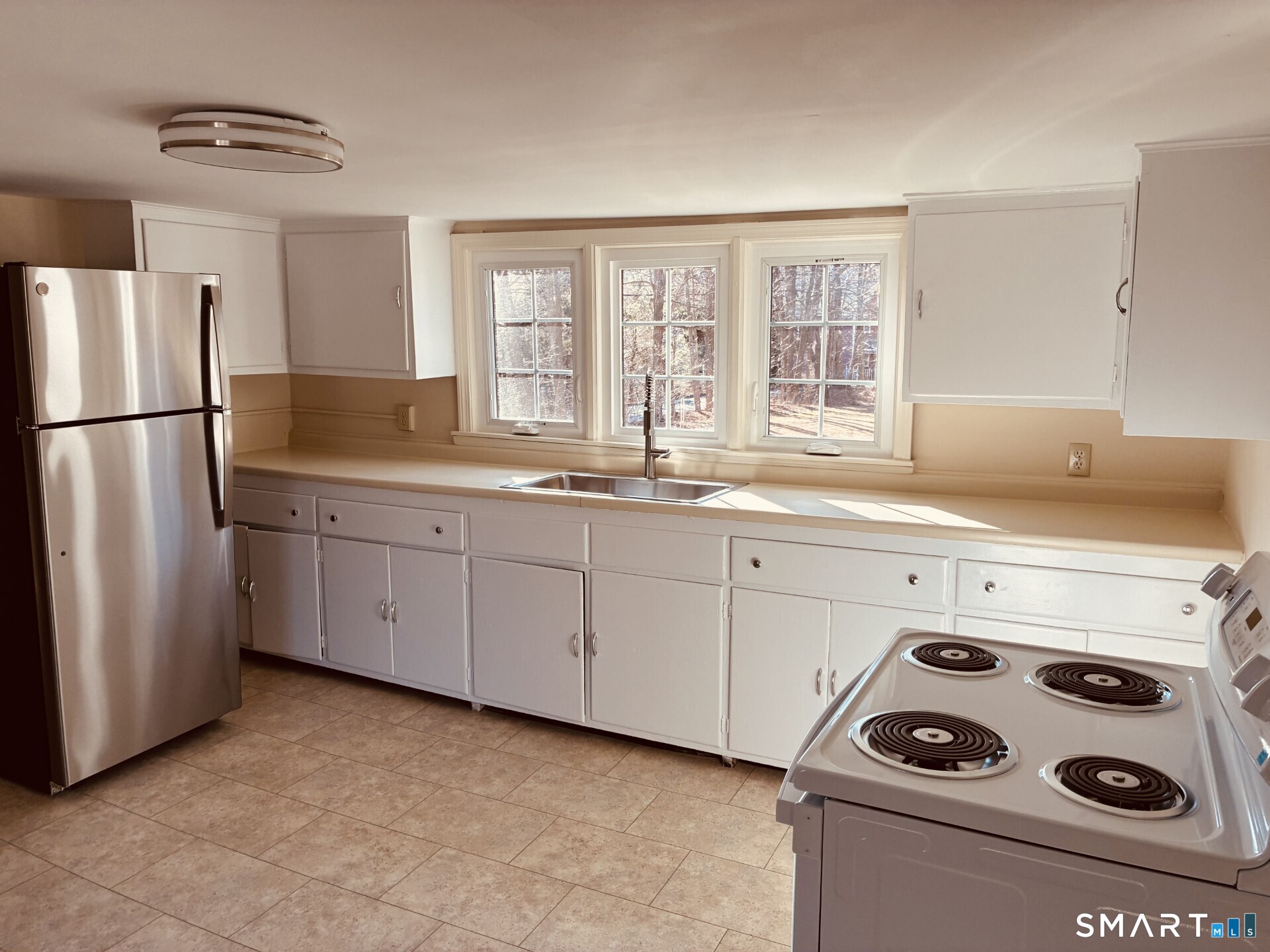 92 A Huntingtown Road Newtown, CT 06470 - Photo 9 of 27 New kitchen stove & refrigerator