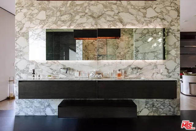 $34,990,000 | 9199 Thrasher Avenue, Los Angeles, CA 90069