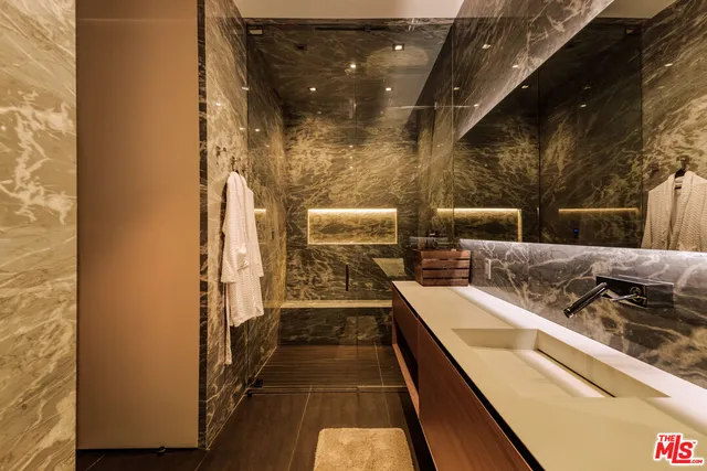 $34,990,000 | 9199 Thrasher Avenue, Los Angeles, CA 90069