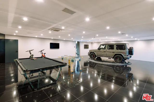 $34,990,000 | 9199 Thrasher Avenue, Los Angeles, CA 90069