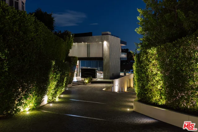 $34,990,000 | 9199 Thrasher Avenue, Los Angeles, CA 90069