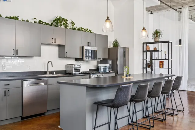 $898,000 | 247 4th Street, Unit 202, Oakland, CA 94607