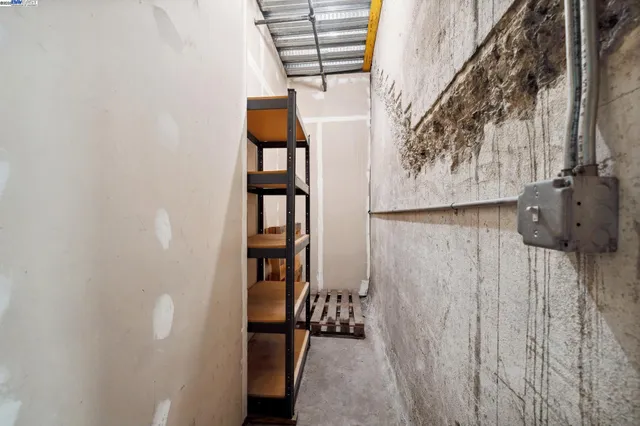 $898,000 | 247 4th Street, Unit 202, Oakland, CA 94607